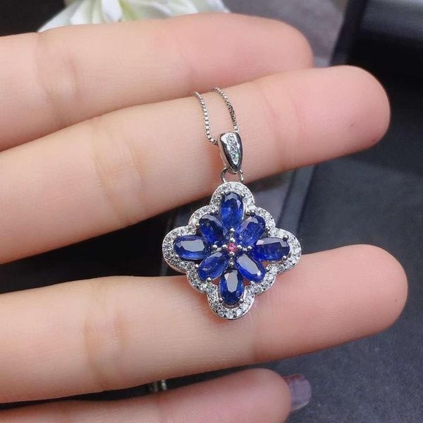 925 silver inlaid with natural sapphire pendant high-end jewelry burnt sapphire birthday gift., Blue;slivery
925 silver inlaid with natural sapphire pendant high-end jewelry burnt sapphire birthday gift., Blue;slivery