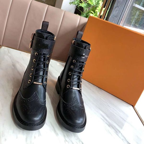 2020 fashion brand women's martin boots sports and leisure metal buckle with short boots women's sports shoes comfortable training, Black
2020 fashion brand women's martin boots sports and leisure metal buckle with short boots women's sports shoes comfortable training, Black