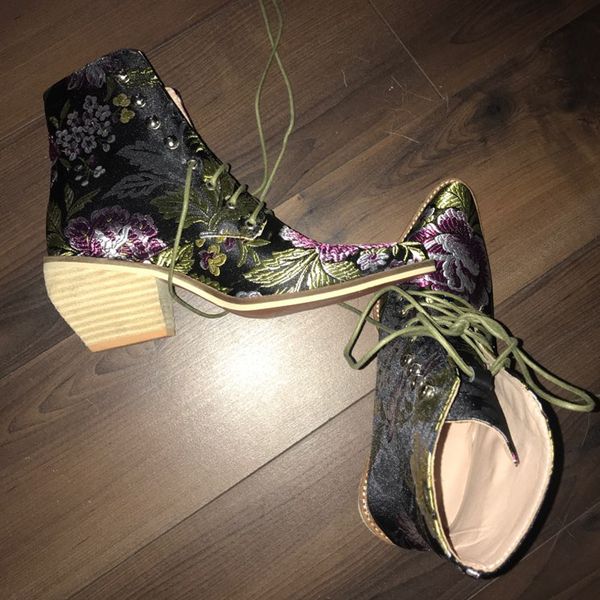 women ankle boots big size 22-26.5cm feet length women shoes winter woman folk-custom embroidered flower fashion classic, Black
women ankle boots big size 22-26.5cm feet length women shoes winter woman folk-custom embroidered flower fashion classic, Black
