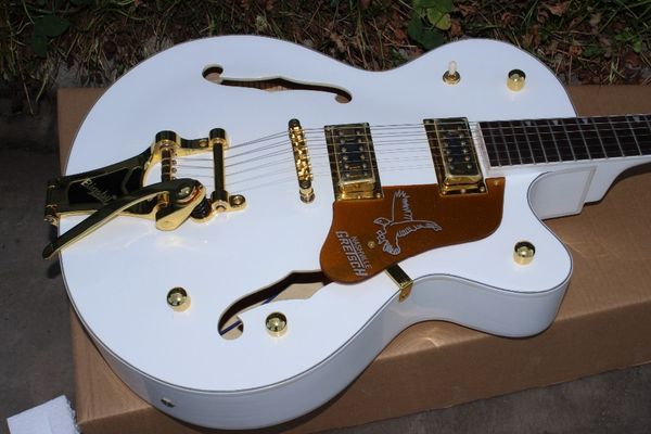 custom shop,standard f hollow body jazz electric guitar,white color jazz gitaar.rosewood fingerboard guitarra
custom shop,standard f hollow body jazz electric guitar,white color jazz gitaar.rosewood fingerboard guitarra