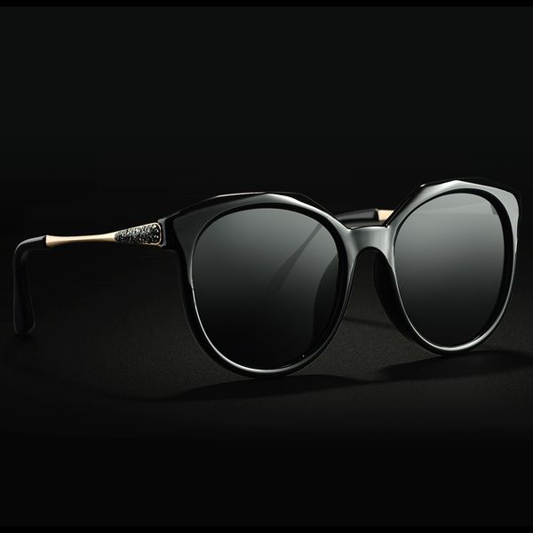 wholesale- luxury polarized sunglasses women brand uv400 retro silver mirror lens glasses for driving with case 8014, White;black
wholesale- luxury polarized sunglasses women brand uv400 retro silver mirror lens glasses for driving with case 8014, White;black