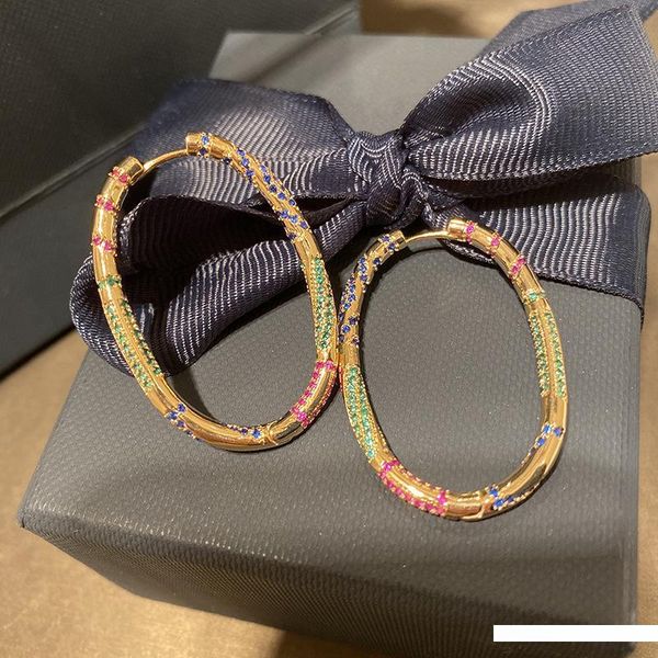 модные женщины серьги высокое качество желтого золота гальваническим полный красочные cz обручи серьги для девочек женщин для свадебного бан, Golden;silver
модные женщины серьги высокое качество желтого золота гальваническим полный красочные cz обручи серьги для девочек женщин для свадебного бан, Golden;silver