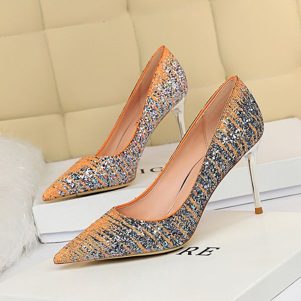 2020 new spring women pumps high thin heel pointed toe bling bridal wedding women shoes black female ladies high metal heel
2020 new spring women pumps high thin heel pointed toe bling bridal wedding women shoes black female ladies high metal heel