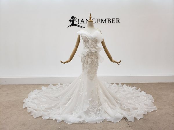 white wedding dress simple heavy handmade beaded fish tail super aestheticism super dream big tail show thin waist wedding dress bride
white wedding dress simple heavy handmade beaded fish tail super aestheticism super dream big tail show thin waist wedding dress bride