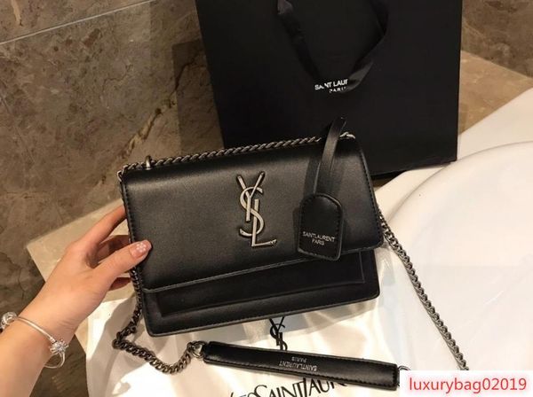 the latest fashion full genuine leather handbags ladies shoulder messenger mobile phone bag black red gifts women bags handbag 1123
the latest fashion full genuine leather handbags ladies shoulder messenger mobile phone bag black red gifts women bags handbag 1123