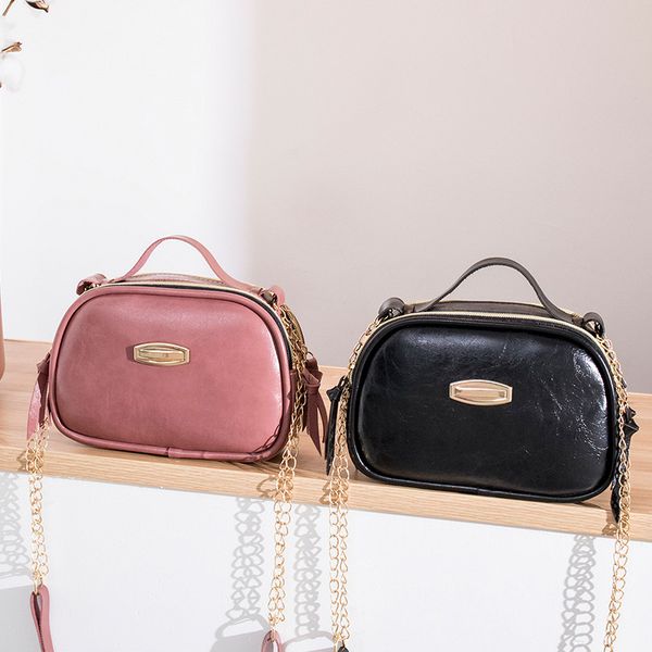 2020 new fashion retro oil leather chain small square bag personality wild shoulder bag portable messenger female gift
2020 new fashion retro oil leather chain small square bag personality wild shoulder bag portable messenger female gift