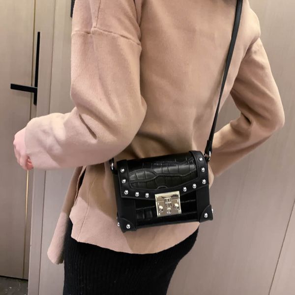 new arrival nubuck crocodile pu leather handbags for women casual female shoulder bag tote crossbody bag ladies large rivet messenger bag
new arrival nubuck crocodile pu leather handbags for women casual female shoulder bag tote crossbody bag ladies large rivet messenger bag