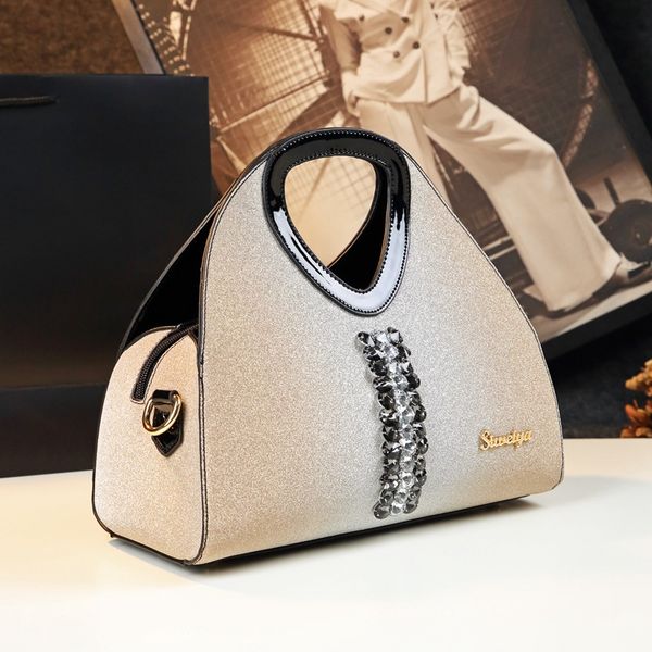 2019 new fashion leather women's bag single shoulder atmosphere women's bag messenger handbag
2019 new fashion leather women's bag single shoulder atmosphere women's bag messenger handbag