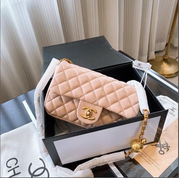 2020 shoulder bag classic sheepskin cross bag adjustable chain gold beads.small and stylish size : 19*12cm
2020 shoulder bag classic sheepskin cross bag adjustable chain gold beads.small and stylish size : 19*12cm