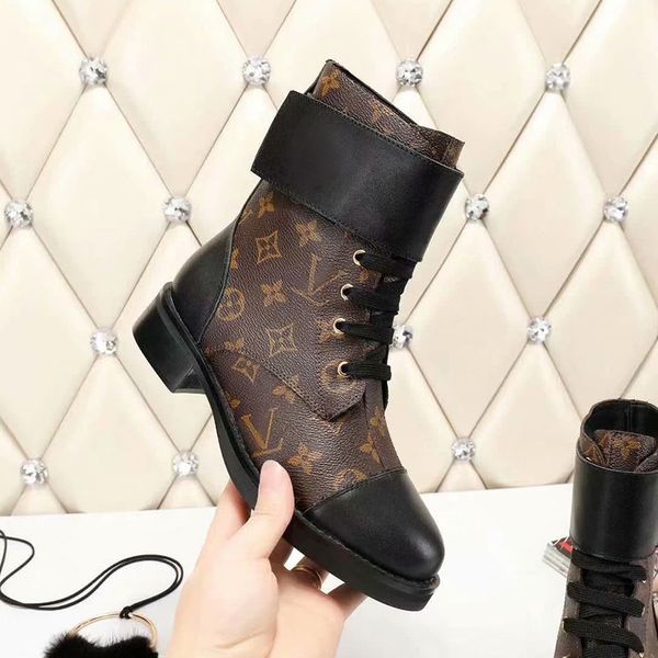 2019 personality autumn and winter european and american fashion leather martin boots foreign style round head short female knight boots, Black
2019 personality autumn and winter european and american fashion leather martin boots foreign style round head short female knight boots, Black