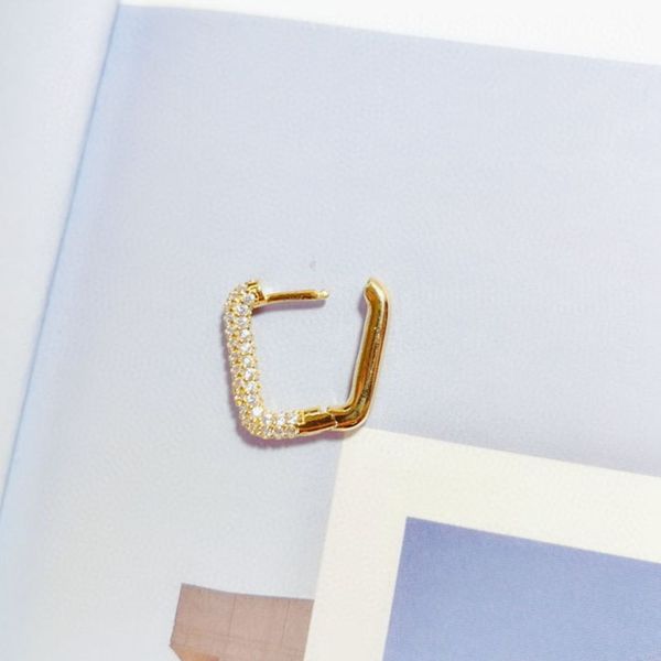 sljely 2020 new fashion 925 sterling silver yellow gold color single square geometric hoop earring micro zirconia 1pc for women, Golden;silver
sljely 2020 new fashion 925 sterling silver yellow gold color single square geometric hoop earring micro zirconia 1pc for women, Golden;silver