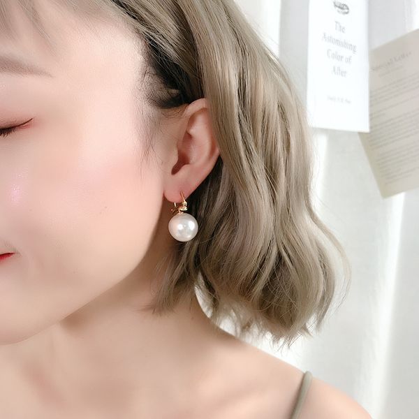 new fashion simple white purple big pearl clip earrings girl ladies party weddings party charm earrings gift, Silver
new fashion simple white purple big pearl clip earrings girl ladies party weddings party charm earrings gift, Silver