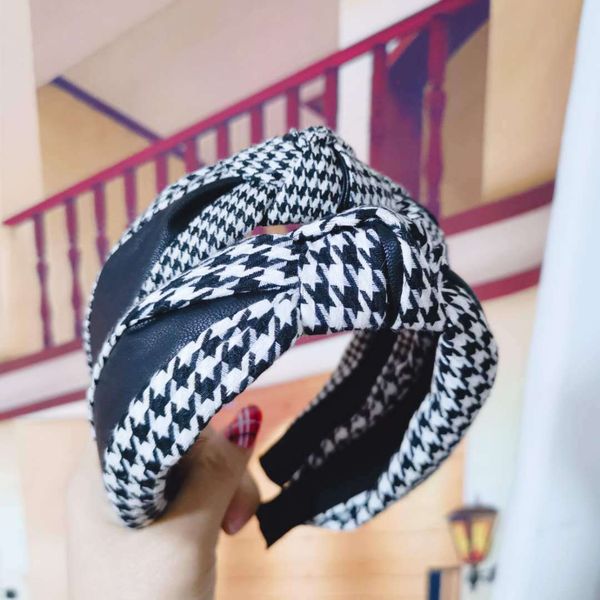 wholesale dhl high-quality luxury crystal rhinestone headband houndstooth bow vintage pu leather stitching headbands fabric hair accessory, Black;brown
wholesale dhl high-quality luxury crystal rhinestone headband houndstooth bow vintage pu leather stitching headbands fabric hair accessory, Black;brown