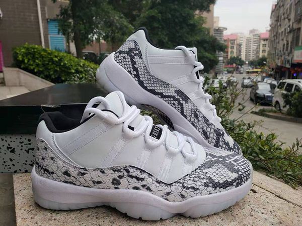 2019 new 11 nake kin men ba ketball hoe light bone 11 black white low nake kin de igner outdoor port hoe with box cd6846 002
2019 new 11 nake kin men ba ketball hoe light bone 11 black white low nake kin de igner outdoor port hoe with box cd6846 002