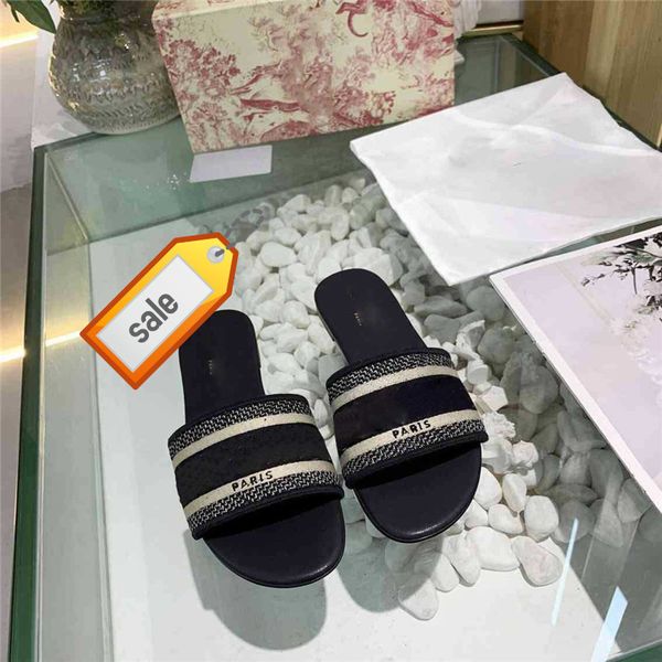 wholesale dazzle flowers women designer slippers flat bottom embroidery sandal floral brocade striped beach causal sandals, Black
wholesale dazzle flowers women designer slippers flat bottom embroidery sandal floral brocade striped beach causal sandals, Black