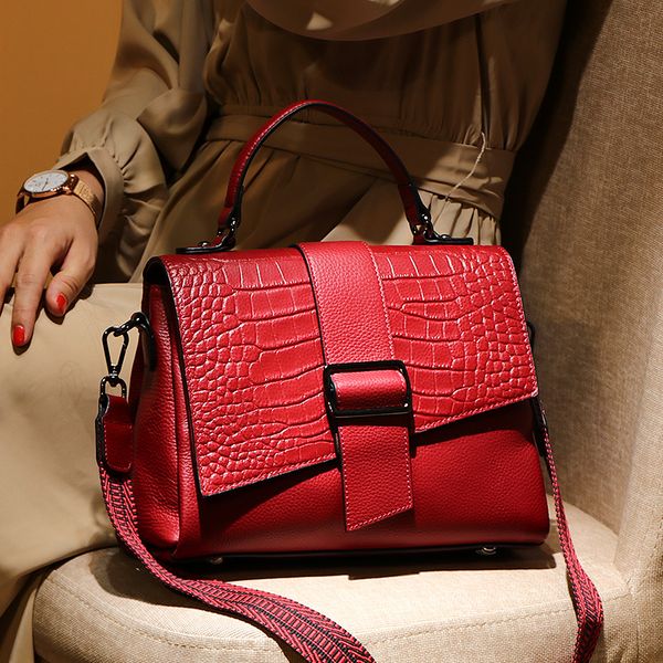2020 all-match elegant women handbag crocodile pattern real leather female shoulder messenger bag 2 straps
2020 all-match elegant women handbag crocodile pattern real leather female shoulder messenger bag 2 straps