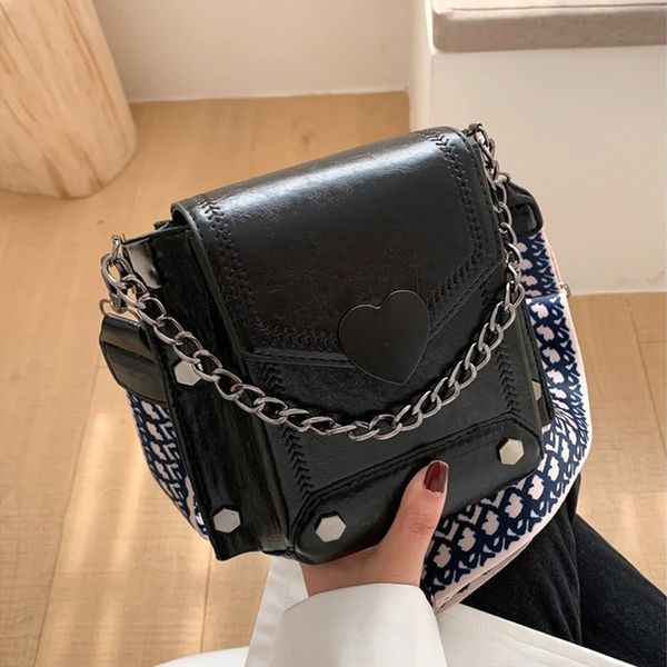 fashion mobile phone bag popular chain small bag female 2020 new texture shoulder wild wide shoulder strap messenger
fashion mobile phone bag popular chain small bag female 2020 new texture shoulder wild wide shoulder strap messenger