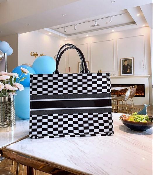 the new canvas embroidered letters portable shopping brand designer bag with the new tide fashion star bag handbag handbags women bags
the new canvas embroidered letters portable shopping brand designer bag with the new tide fashion star bag handbag handbags women bags
