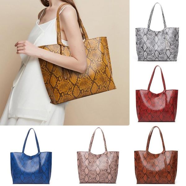women serpentine pattern zipper tassel bag hand bag shoulder armpit large-capacity storage shopping sac main femme
women serpentine pattern zipper tassel bag hand bag shoulder armpit large-capacity storage shopping sac main femme