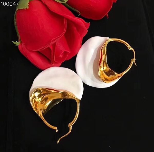 brass material brand name swirl large earrings jewelery for women gift in wihite and red ad green and bue gold color ps6627a, Golden
brass material brand name swirl large earrings jewelery for women gift in wihite and red ad green and bue gold color ps6627a, Golden