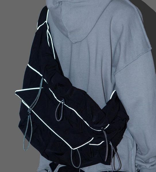 fashion reflective male shoulder bag street waterproof cross chest bag for men hip hop women large crossbody messenger 2020
fashion reflective male shoulder bag street waterproof cross chest bag for men hip hop women large crossbody messenger 2020