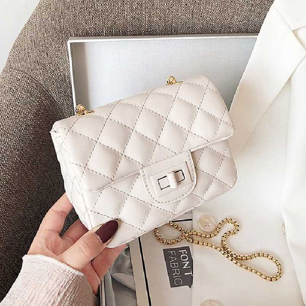 new design fashion square bag & elegant chain handbag shoulder bag diamond cross body width 17cm height 12cm thickness 7cm
new design fashion square bag & elegant chain handbag shoulder bag diamond cross body width 17cm height 12cm thickness 7cm