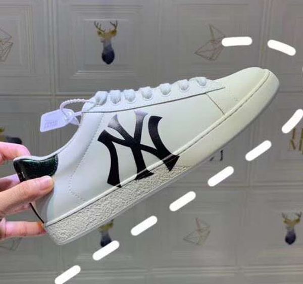 with box sneaker casual shoes trainers fashion sports shoes trainers shoes for by kq1501, Black;red
with box sneaker casual shoes trainers fashion sports shoes trainers shoes for by kq1501, Black;red