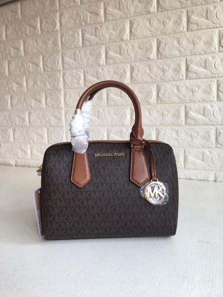 высококачественная классическая дизайнерская женская сумка дикая диагональная сумка через плечо новая высококачественная сумка натуральный в
высококачественная классическая дизайнерская женская сумка дикая диагональная сумка через плечо новая высококачественная сумка натуральный в