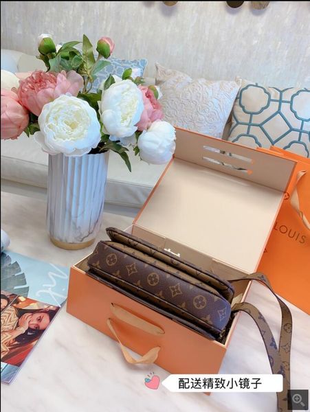 new designer luxury women handbags famous gold chain shoulder bags crossbody soho bag disco shoulder bag purse walle
new designer luxury women handbags famous gold chain shoulder bags crossbody soho bag disco shoulder bag purse walle