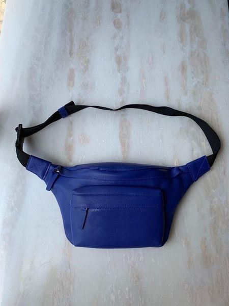 simple and light waist bag bag, using calfskin material, simple dual-use bag, factory direct, global transportation
simple and light waist bag bag, using calfskin material, simple dual-use bag, factory direct, global transportation