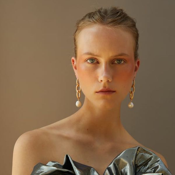 european and american cross-border new stitching artificial pearl pendant earrings creative retro gold metal ring buckle earrings, White
european and american cross-border new stitching artificial pearl pendant earrings creative retro gold metal ring buckle earrings, White