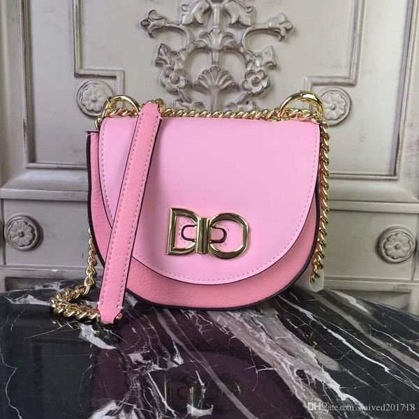 new european classic fashion ladies' bag, pure leather, band bag wrinkle design, color matching rattan bottom decoration, new york fas
new european classic fashion ladies' bag, pure leather, band bag wrinkle design, color matching rattan bottom decoration, new york fas