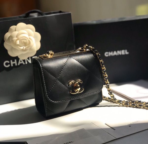 new women's plaid one-shouldered cross-body bag this year's latest version of the turing pattern with metal brand rotary buckle ha
new women's plaid one-shouldered cross-body bag this year's latest version of the turing pattern with metal brand rotary buckle ha