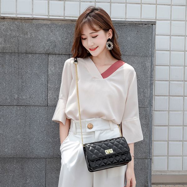 luxury bag woman 2019 diamond lattice chain mobile phone packet senior texture western style messenger all-match single shoulder handbags
luxury bag woman 2019 diamond lattice chain mobile phone packet senior texture western style messenger all-match single shoulder handbags
