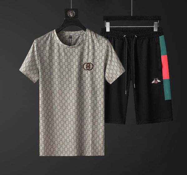 GUCCI мужских Модельер Tracksuit Letters вышивка Luxury Summer Sportswear коротких рукава пуловер Jogger Брюки Костюмы O-образный вырез Spo
GUCCI мужских Модельер Tracksuit Letters вышивка Luxury Summer Sportswear коротких рукава пуловер Jogger Брюки Костюмы O-образный вырез Spo