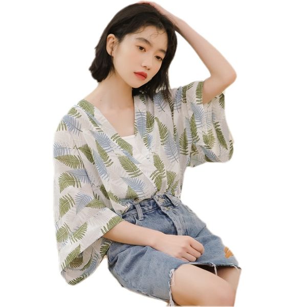 2019 summer suit new korean version of loose bat shirt short-sleeved shirt bf baiji v collar broken flower short snow spinning shirt, White
2019 summer suit new korean version of loose bat shirt short-sleeved shirt bf baiji v collar broken flower short snow spinning shirt, White