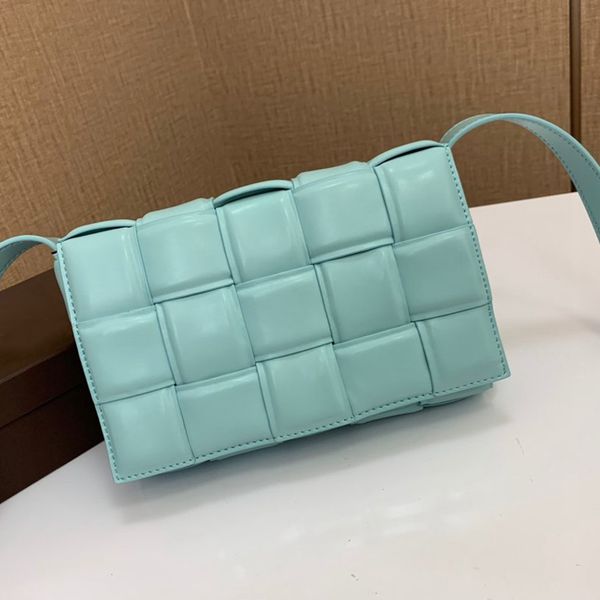 2020 handbag shoulder bags women s messenger bag leisure temperament pleated plaid woven cow leather pillow designer luxury handbags 22cm
2020 handbag shoulder bags women s messenger bag leisure temperament pleated plaid woven cow leather pillow designer luxury handbags 22cm