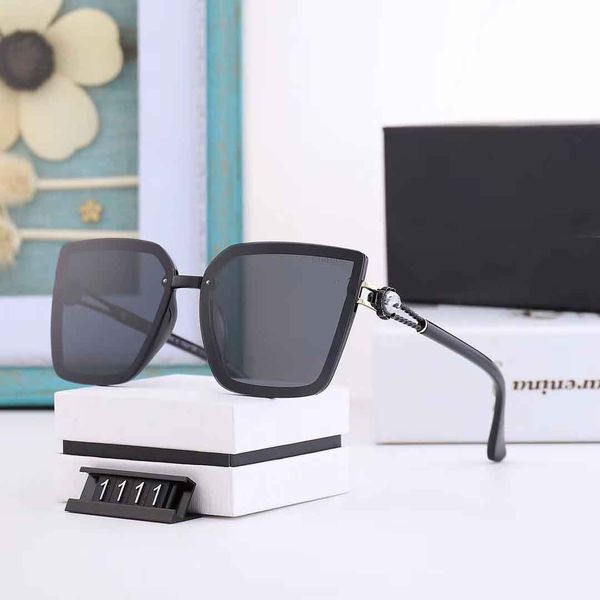 new fashion designer retro sunglasses 1111 frame v word with small diamond decoration style quality
new fashion designer retro sunglasses 1111 frame v word with small diamond decoration style quality