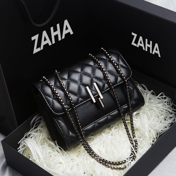 tide korean version of the women's bag wild messenger bag small fragrance style mini diamond chain shoulder women
tide korean version of the women's bag wild messenger bag small fragrance style mini diamond chain shoulder women