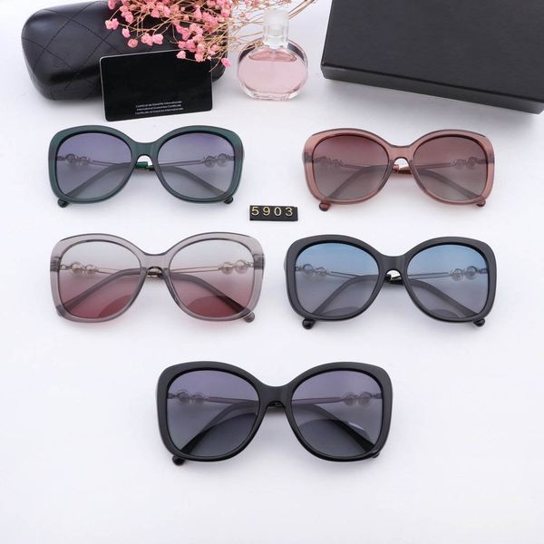 5903 new men and women sunglasses fashion charm accessories beach travel simple style 2020, White;black
5903 new men and women sunglasses fashion charm accessories beach travel simple style 2020, White;black