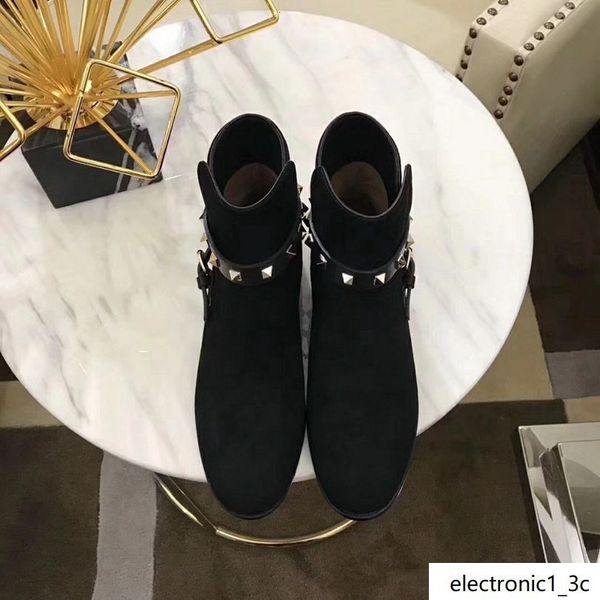 fashion luxury ladies boots red bottom design pointed women s leather ankle boots low heel leather suede flat knight driving boots
fashion luxury ladies boots red bottom design pointed women s leather ankle boots low heel leather suede flat knight driving boots