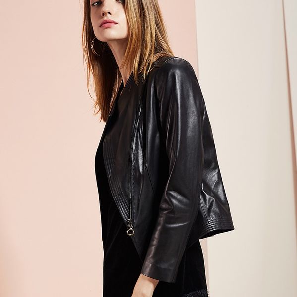 2020 spring autumn new leather women female zipper lambskin jacket simple slimming short coat three size, Black;brown
2020 spring autumn new leather women female zipper lambskin jacket simple slimming short coat three size, Black;brown