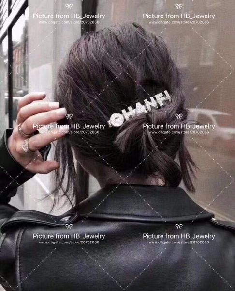 Popular fa hion brand de igner headband letter hair clip for lady de ign women party wedding lover gift luxury jewelry for bride with box 
Popular fa hion brand de igner headband letter hair clip for lady de ign women party wedding lover gift luxury jewelry for bride with box