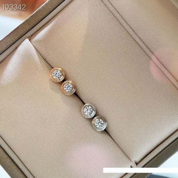 luxury classic designer diamants légers s925 sterling silver round zircon earring for women jewelry, Golden
luxury classic designer diamants légers s925 sterling silver round zircon earring for women jewelry, Golden