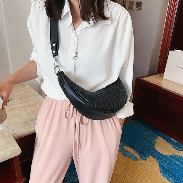 2020 new shoulder bag women's casual fashion korean version messenger bag crescent armpit ladies 
2020 new shoulder bag women's casual fashion korean version messenger bag crescent armpit ladies