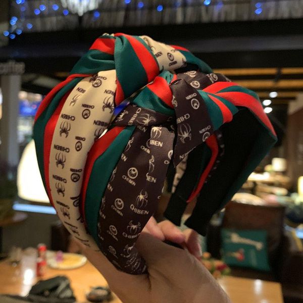 2020 new wide-brimmed hair accessories knotted mesh ladies wide-brimmed hair circle red and green striped hairpin headdress
2020 new wide-brimmed hair accessories knotted mesh ladies wide-brimmed hair circle red and green striped hairpin headdress