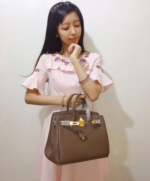 classic style handbag for women famous design totes in 25/30/35cm lady purse with 100% genuine leather bag gift gold metal messenger bag
classic style handbag for women famous design totes in 25/30/35cm lady purse with 100% genuine leather bag gift gold metal messenger bag