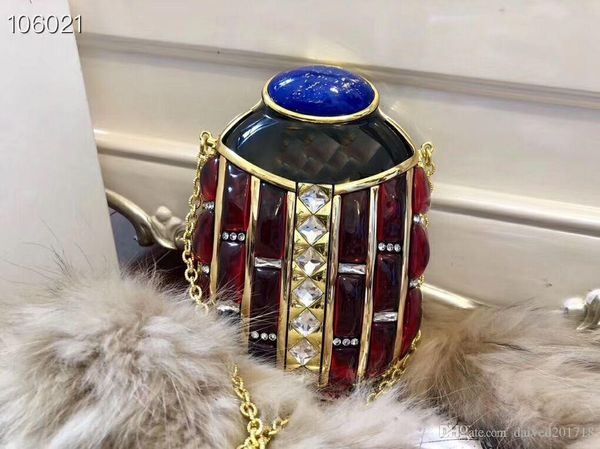 the new european classical style luxury bag fashon shoulder bag handbag beatles-shaped decorative chain bag with coloured water drills
the new european classical style luxury bag fashon shoulder bag handbag beatles-shaped decorative chain bag with coloured water drills