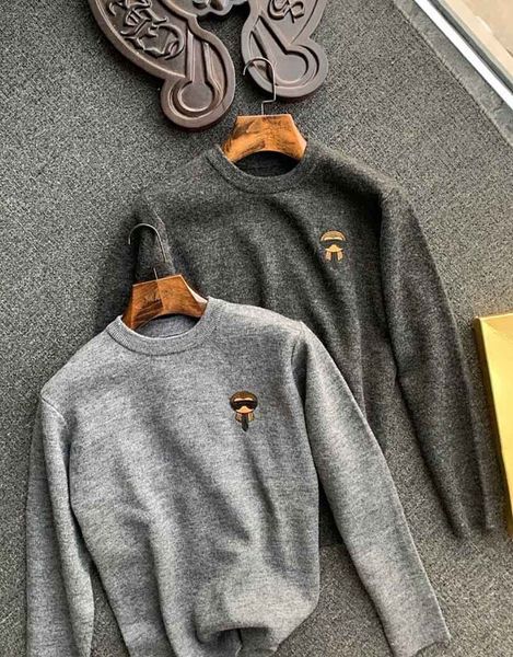 fends mens sweater italian brand designer jumper mountain wool classic badge luxury sweater classic couple winter jumpers, White;black
fends mens sweater italian brand designer jumper mountain wool classic badge luxury sweater classic couple winter jumpers, White;black