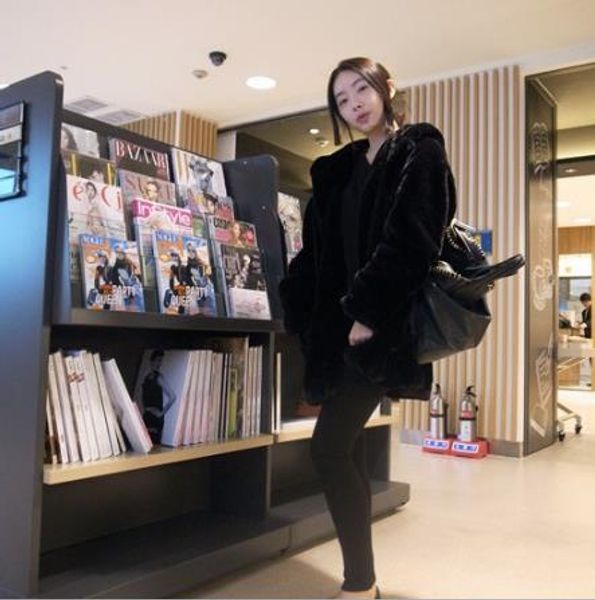 vetement 2019 winter women's faux fur coat artificial fur overcoat furry jacket femme plus size furry fake outwear z160, Black
vetement 2019 winter women's faux fur coat artificial fur overcoat furry jacket femme plus size furry fake outwear z160, Black